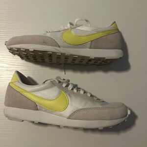 Nike Women’s Low-Profile Trainers - White & Yellow